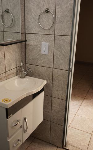 Casa para alugar com 250m², 3 quartos e 2 vagasBanheiro social