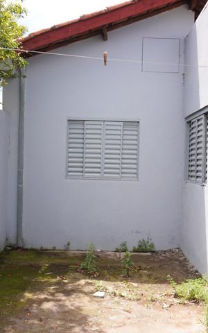 Casa para alugar com 250m², 3 quartos e 2 vagasQuintal - Fundos