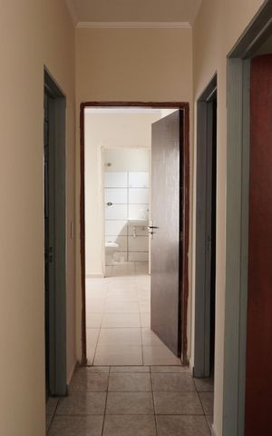 Casa para alugar com 250m², 3 quartos e 2 vagasCorredor quartos