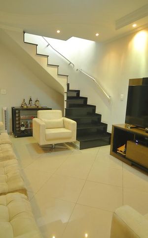 Casa à venda com 160m², 3 quartos e 2 vagasSala