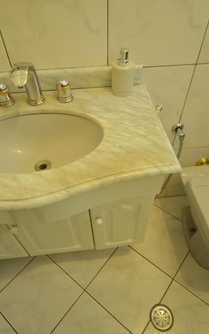 Casa à venda com 160m², 3 quartos e 2 vagasBanheiro 