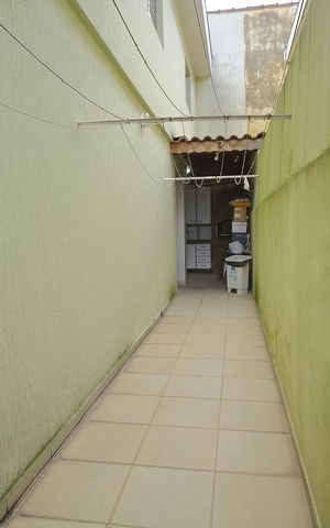 Casa à venda com 160m², 3 quartos e 2 vagasCorredor Lateral 