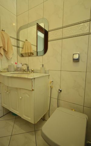 Casa à venda com 160m², 3 quartos e 2 vagasBanheiro 