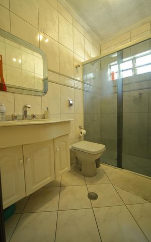 Casa à venda com 160m², 3 quartos e 2 vagasBanheiro 