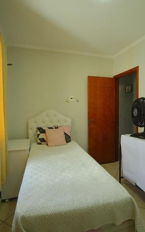 Casa à venda com 160m², 3 quartos e 2 vagasQuarto 2 