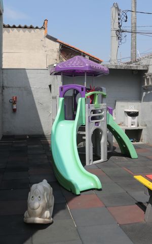 Casa de condomínio à venda com 63m², 2 quartos e 1 vaga Casa de condomínio à venda com 63m², 2 quartos e 1 vagaÁrea comum - Playground