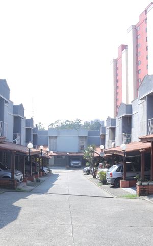 Casa de condomínio à venda com 63m², 2 quartos e 1 vaga Casa de condomínio à venda com 63m², 2 quartos e 1 vagaHall de entrada