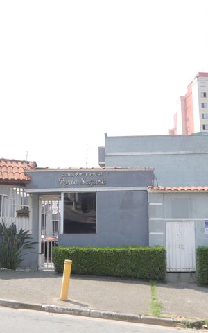 Casa de condomínio à venda com 63m², 2 quartos e 1 vaga Casa de condomínio à venda com 63m², 2 quartos e 1 vagaEntrada do condomínio