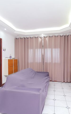 Casa à venda com 171m², 2 quartos e 2 vagas Casa à venda com 171m², 2 quartos e 2 vagasSala