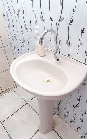 Casa à venda com 171m², 2 quartos e 2 vagas Casa à venda com 171m², 2 quartos e 2 vagasBanheiro de Serviço