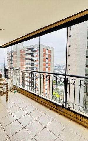 Apartamento à venda com 175m², 4 quartos e 3 vagas Apartamento à venda com 175m², 4 quartos e 3 vagasVista da Sacada