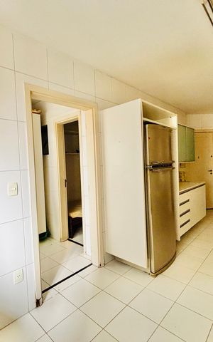 Apartamento à venda com 175m², 4 quartos e 3 vagas Apartamento à venda com 175m², 4 quartos e 3 vagasCozinha
