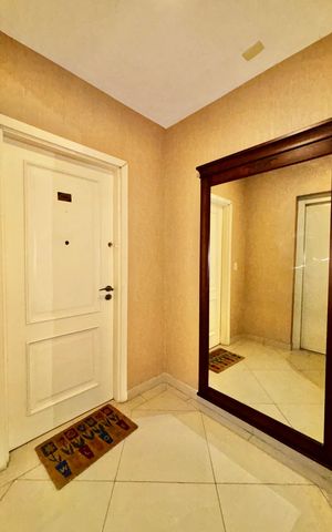 Apartamento à venda com 175m², 4 quartos e 3 vagas Apartamento à venda com 175m², 4 quartos e 3 vagasEntrada