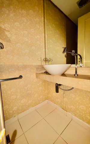 Apartamento à venda com 175m², 4 quartos e 3 vagas Apartamento à venda com 175m², 4 quartos e 3 vagasLavabo