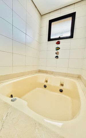 Apartamento à venda com 175m², 4 quartos e 3 vagas Apartamento à venda com 175m², 4 quartos e 3 vagasBanheiro da Suíte 1