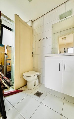 Apartamento à venda com 175m², 4 quartos e 3 vagas Apartamento à venda com 175m², 4 quartos e 3 vagasBanheiro da Suíte 2