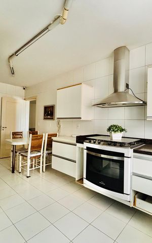 Apartamento à venda com 175m², 4 quartos e 3 vagas Apartamento à venda com 175m², 4 quartos e 3 vagasCozinha