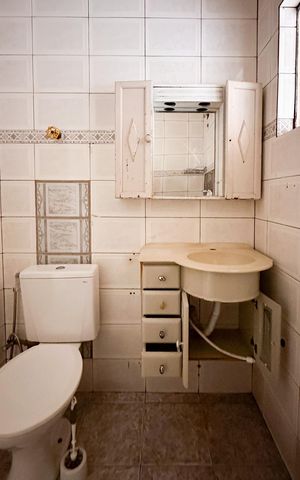 Casa à venda com 132m², 2 quartos e 2 vagas Casa à venda com 132m², 2 quartos e 2 vagasBanheiro Social