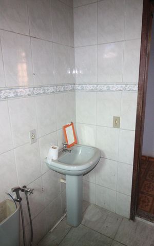 Casa para alugar com 80m², 2 quartos e 4 vagasBanheiro