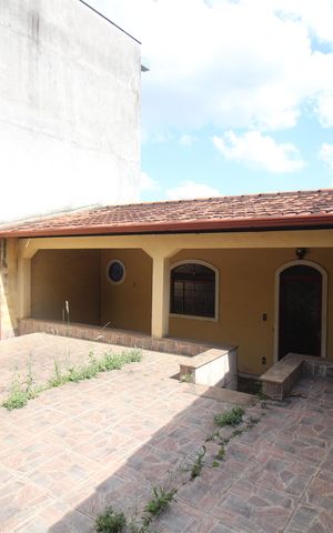 Casa para alugar com 80m², 2 quartos e 4 vagasQuintal