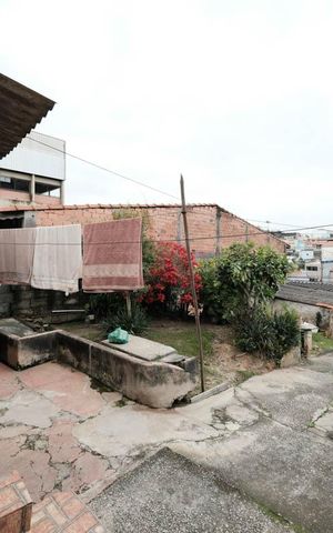 Casa à venda com 80m², 2 quartos e 2 vagasÁrea externa