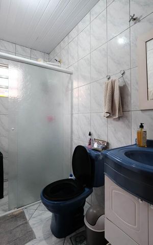Casa à venda com 80m², 2 quartos e 2 vagasBanheiro