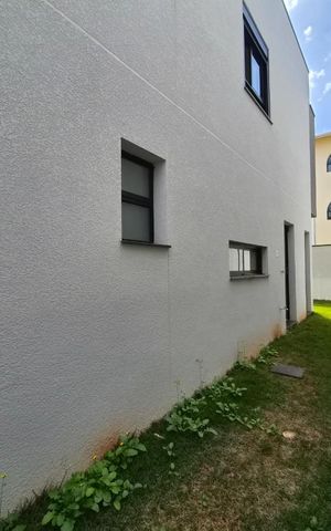 Casa de condomínio à venda com 152m², 3 quartos e 2 vagas Casa de condomínio à venda com 152m², 3 quartos e 2 vagasÁrea Externa