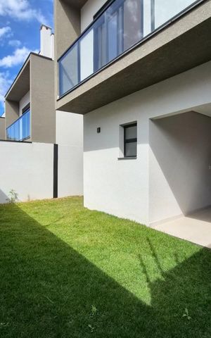 Casa de condomínio à venda com 152m², 3 quartos e 2 vagas Casa de condomínio à venda com 152m², 3 quartos e 2 vagasÁrea Externa