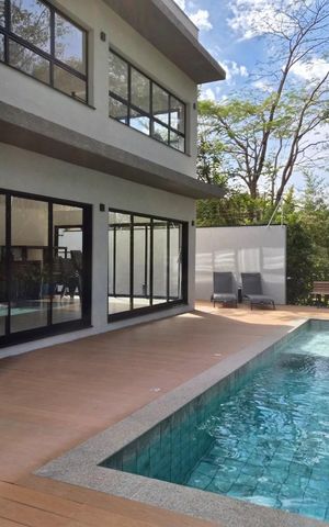 Casa de condomínio à venda com 152m², 3 quartos e 2 vagas Casa de condomínio à venda com 152m², 3 quartos e 2 vagasPiscina