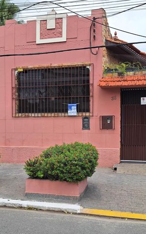 Casa à venda com 204m², 3 quartos e 2 vagas Casa à venda com 204m², 3 quartos e 2 vagasFachada