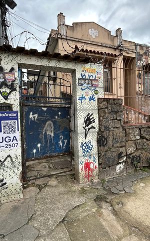 Casa para alugar com 50m², 2 quartos e sem vagaFachada + placa