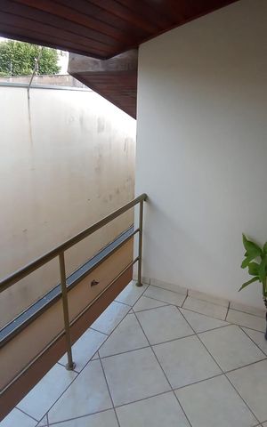 Casa à venda com 166m², 3 quartos e 2 vagas Casa à venda com 166m², 3 quartos e 2 vagasVaranda