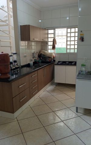 Casa à venda com 166m², 3 quartos e 2 vagas Casa à venda com 166m², 3 quartos e 2 vagasCozinha