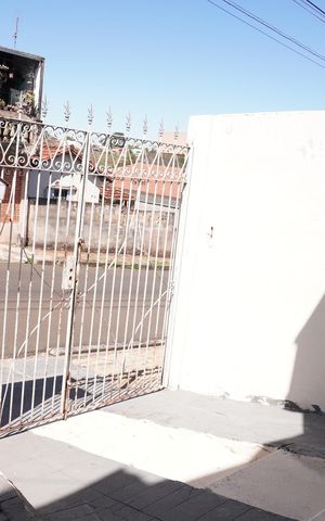 Casa para alugar com 250m², 2 quartos e 1 vagaÁrea externa