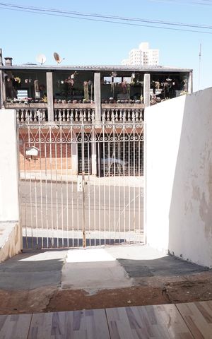 Casa para alugar com 250m², 2 quartos e 1 vagaÁrea externa