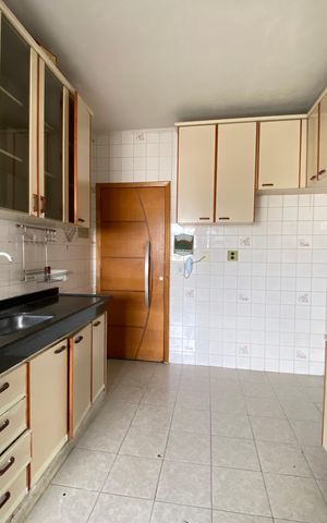 Apartamento para alugar com 180m², 3 quartos e 1 vaga