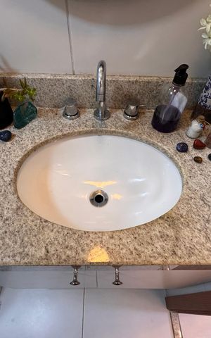 Apartamento à venda com 75m², 2 quartos e 1 vaga Apartamento à venda com 75m², 2 quartos e 1 vagaBanheiro Social