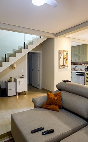 Casa de condomínio à venda com 147m², 3 quartos e 3 vagas Casa de condomínio à venda com 147m², 3 quartos e 3 vagasSala