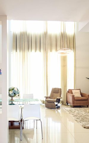 Casa de condomínio à venda com 230m², 3 quartos e 4 vagas Casa de condomínio à venda com 230m², 3 quartos e 4 vagasSala