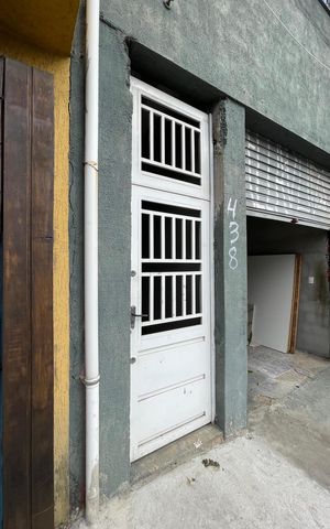 Casa para alugar com 50m², 1 quarto e sem vaga Casa para alugar com 50m², 1 quarto e sem vagaFachada