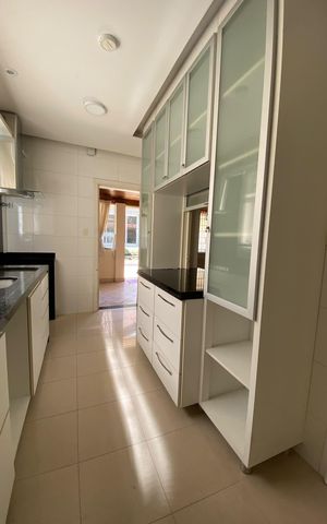 Casa à venda com 277m², 3 quartos e 4 vagas Casa à venda com 277m², 3 quartos e 4 vagasCozinha