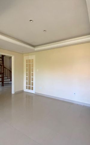Casa à venda com 277m², 3 quartos e 4 vagas Casa à venda com 277m², 3 quartos e 4 vagasSala