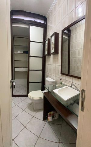 Casa à venda com 277m², 3 quartos e 4 vagas Casa à venda com 277m², 3 quartos e 4 vagasBanheiro