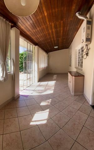 Casa à venda com 277m², 3 quartos e 4 vagas Casa à venda com 277m², 3 quartos e 4 vagasÁrea externa