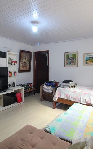 Casa à venda com 250m², 4 quartos e 3 vagas Casa à venda com 250m², 4 quartos e 3 vagasSala