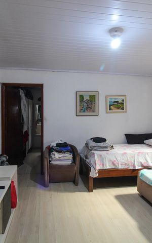 Casa à venda com 250m², 4 quartos e 3 vagas Casa à venda com 250m², 4 quartos e 3 vagasSala