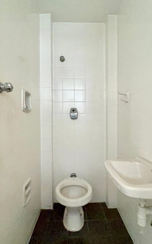 Apartamento à venda com 84m², 2 quartos e 1 vaga Apartamento à venda com 84m², 2 quartos e 1 vagaBanheiro de serviço