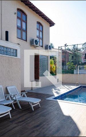 Casa de condomínio à venda com 195m², 3 quartos e 2 vagas Casa de condomínio à venda com 195m², 3 quartos e 2 vagasÁrea comum - Piscina