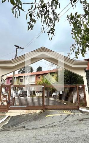 Casa de condomínio à venda com 195m², 3 quartos e 2 vagas Casa de condomínio à venda com 195m², 3 quartos e 2 vagasFachado do condomínio
