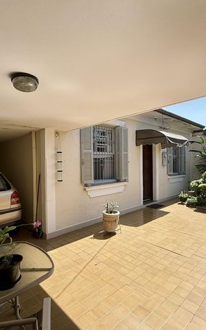 Casa para alugar com 400m², 3 quartos e 2 vagas Casa para alugar com 400m², 3 quartos e 2 vagasGaragem